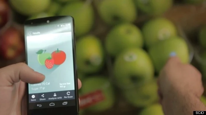 Dispozitivul „SCiO”, conectat la telefonul mobil FOTO Huffington Post
