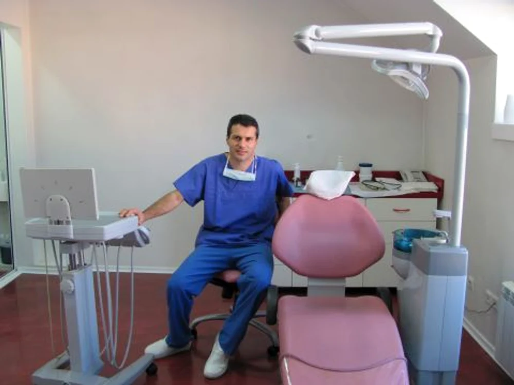 Chirurgul Simion Bran în clinica din Alba Iulia
