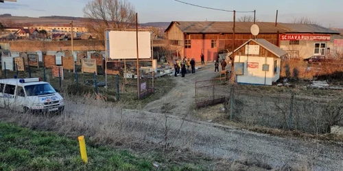 depozit ilegal de materiale sanitare 