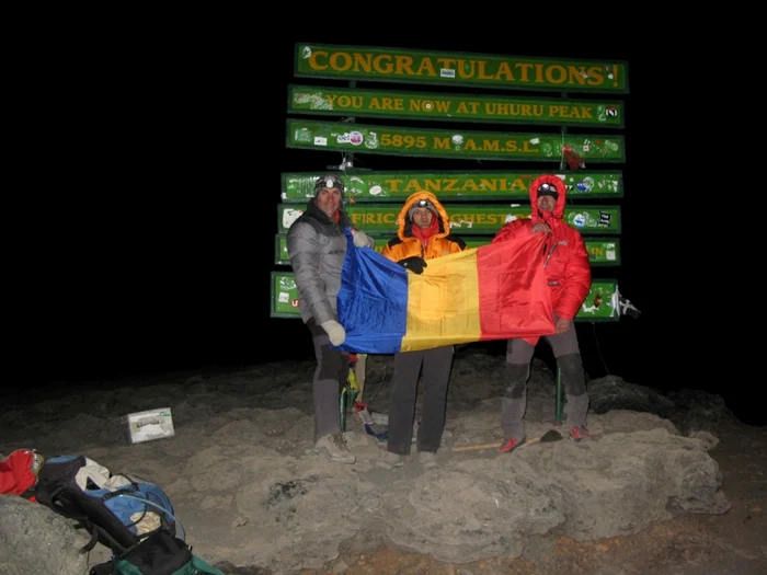 Cei trei alpinişti au ajuns pe Kilimanjaro duminică dimineaţă FOTO Ionuţ Ştefănescu