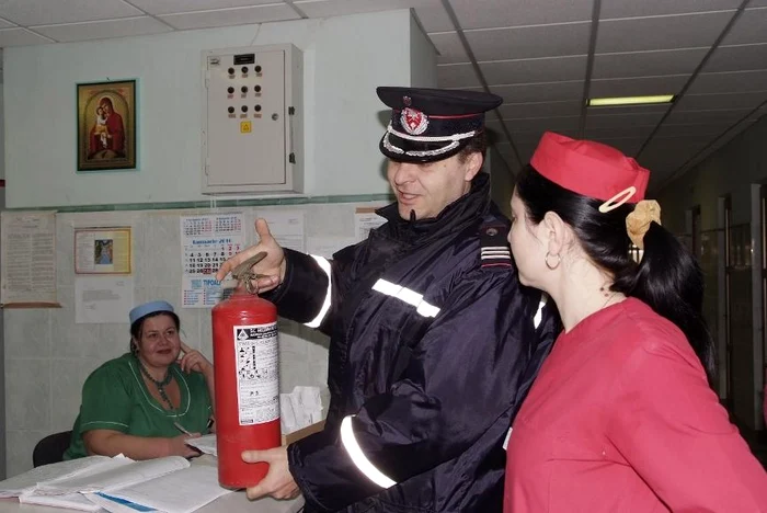 
    Pompierii au verificat mai toate locurile unde se pot strânge mulți oameni  