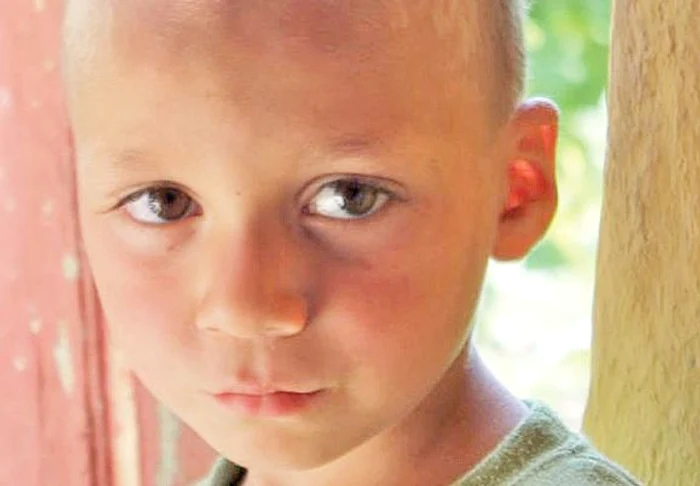 În această casă locuia băiatul, împreună cu bunica lui