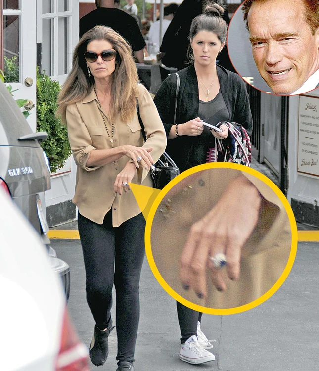 Maria a fost văzută cu inelul de căsătorie în timpul unei plimbări cu fiica ei, Katherine (23 de ani)