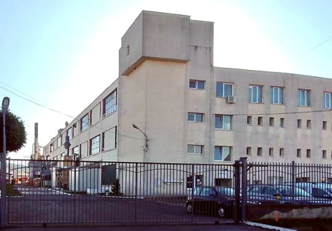 Fabrica Becker funcţionează de 14 ani în localitatea clujeană Gherla. FOTO: Gherla Info