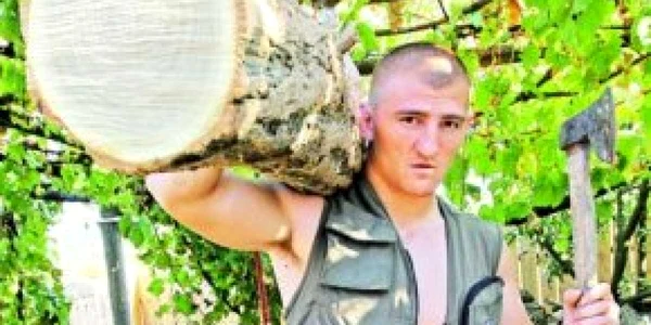 Huiduit, dar învingător - Moroşanu l-a bătut pe Mighty Mo- Revista presei sportive