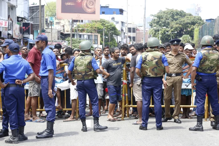 Forţe de ordine mobilizate după atacurile din Sri Lanka FOTO EPA EFE MA Pushpa Kumara