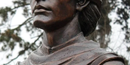bust mihai eminescu