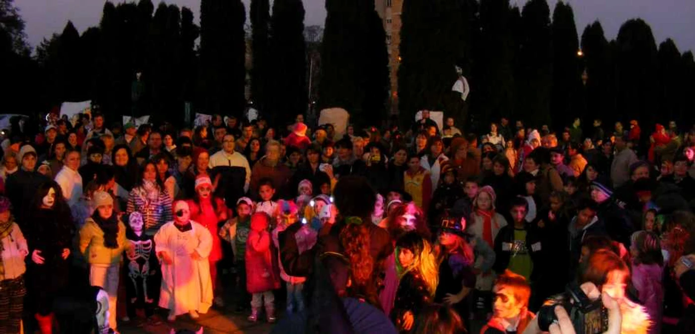 Sute de careieni au participat la Halloween party
