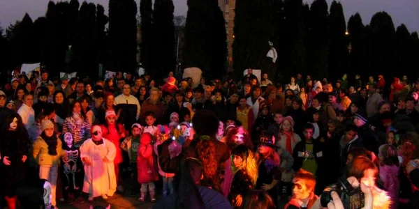 Sute de careieni au participat la Halloween party