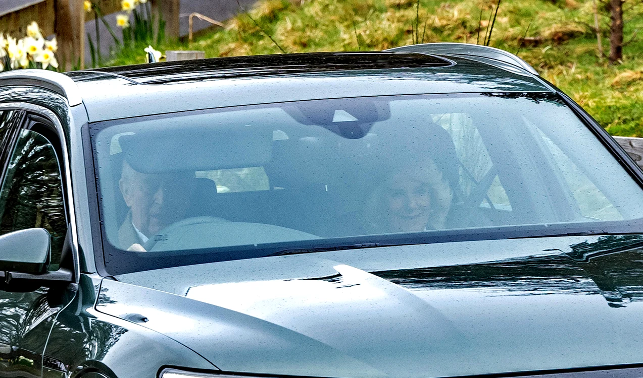 Charles și Camilla cu mașina înspre biserică, Profimedia (1) jpg