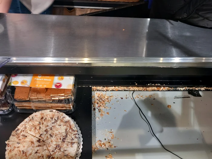 Imagine de la controlul Protecției Consumatorilor din mall-ul Vivo. FOTO: CJPC 