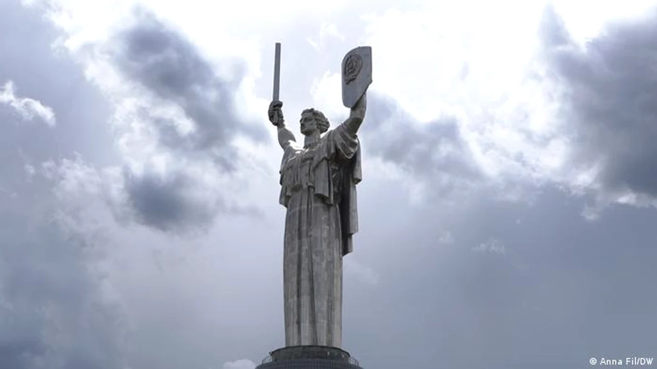 Giganticul Monument al Patriei-Mamă din Kiev