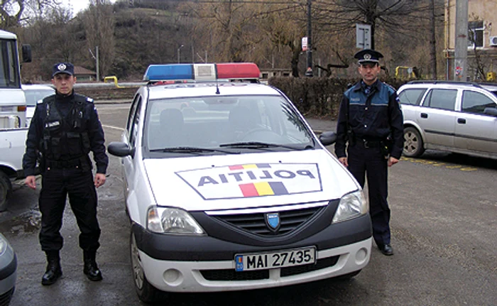 Poliţiştii au avut o razie în Mociur şi Lend