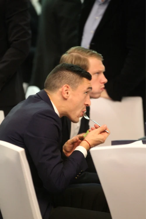 Keşeru s-a "luptat" cu mâncarea 