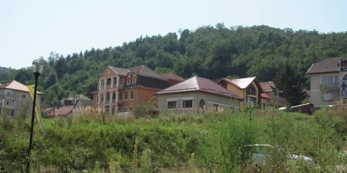 Vilele țigănești au invadat orașul