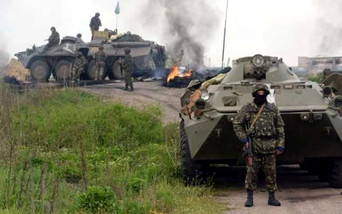 Armata ucraieană strînge laţul în jurul separatiştilor pro-ruşi din Lugansk şi Doneţk