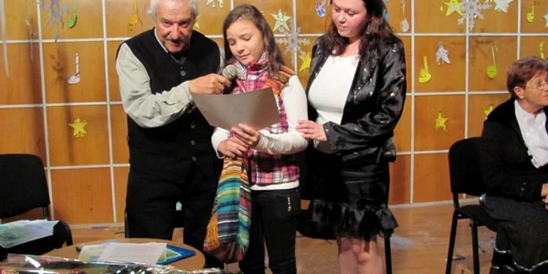 Copiii au fost încântați de poveștile scrise de Rodica Pușcașu