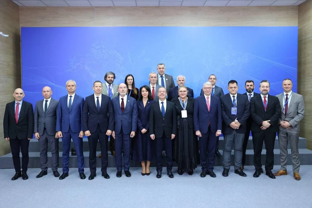 Diana Șoșoacă, întâlnire la Soci cu Dmitri Medvedev. Fostul lider rus i-a lăudat discursul