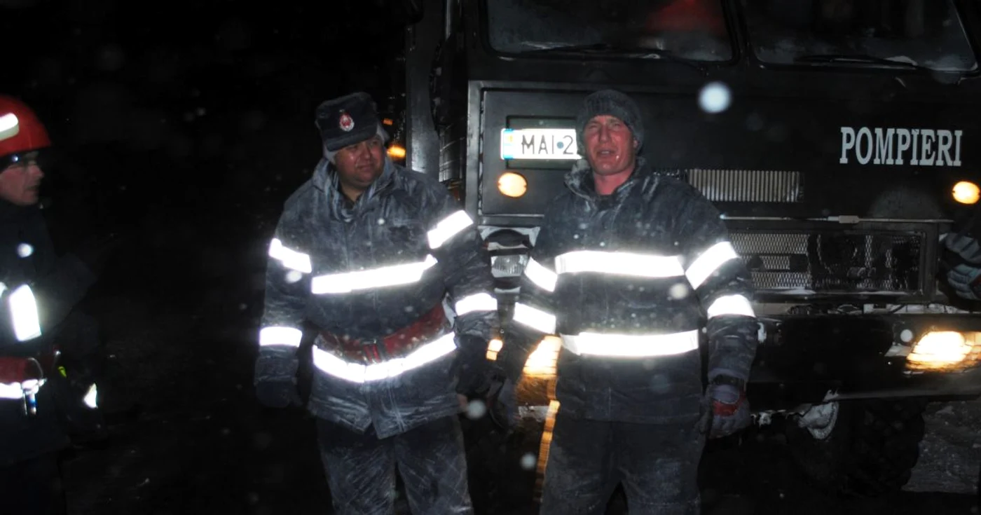 Echipaj ISU, după o misiune la minus 18 grade Foto: ISU Călăraşi