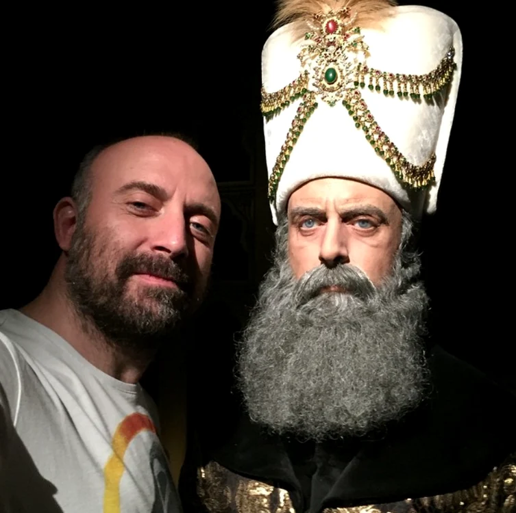 Halit Ergenç în rolul lui sultanului Suleyman / Foto: Instagram