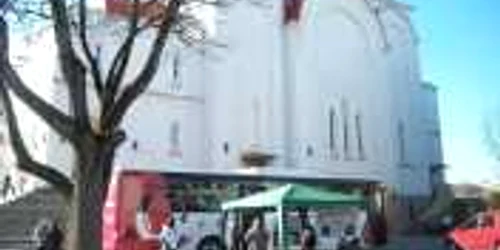 După slujbă, enoriaşii au putut dona sânge