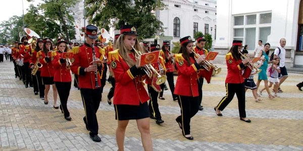 parada fanfarelor
