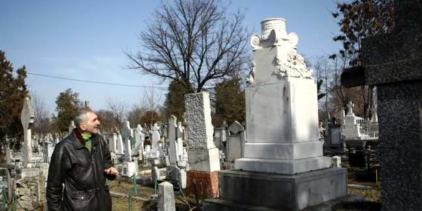 Locul de veci este în cimitirul Eternitatea