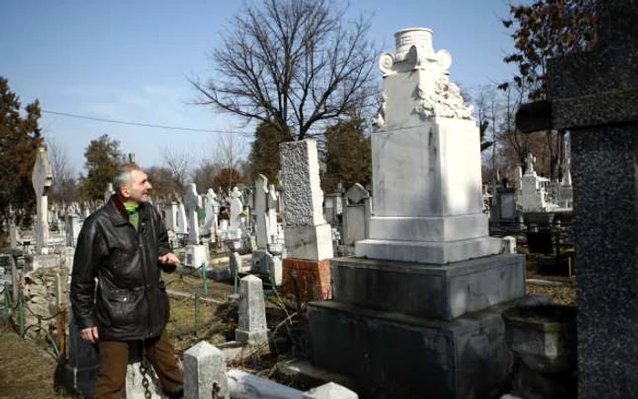 Locul de veci este în cimitirul Eternitatea