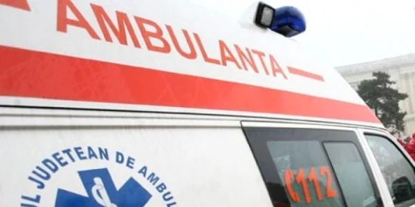 Tânărul a fost transporat la spital Foto