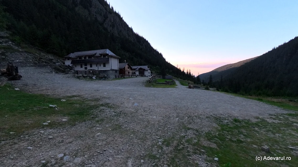 Valea Sambetei din Fagaras  Foto Daniel Guță  ADEVĂRUL (8) jpg