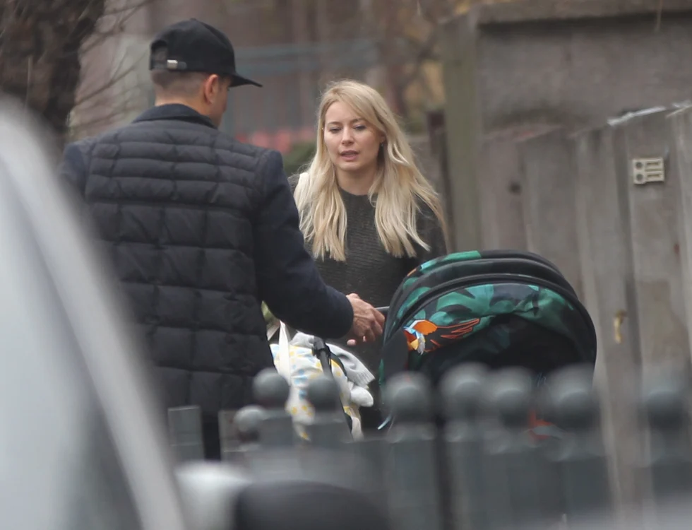 
    Laura Cosoi, soțul și fetița lor, nu scapă nicio ocazie de a pleca în vacanță Foto: Pappics  