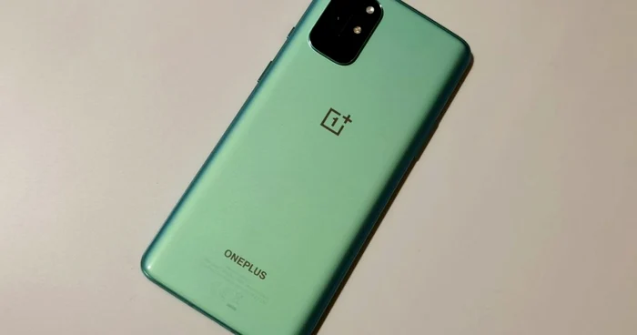 OnePlus 8T. FOTO Adrian Pogîngeanu