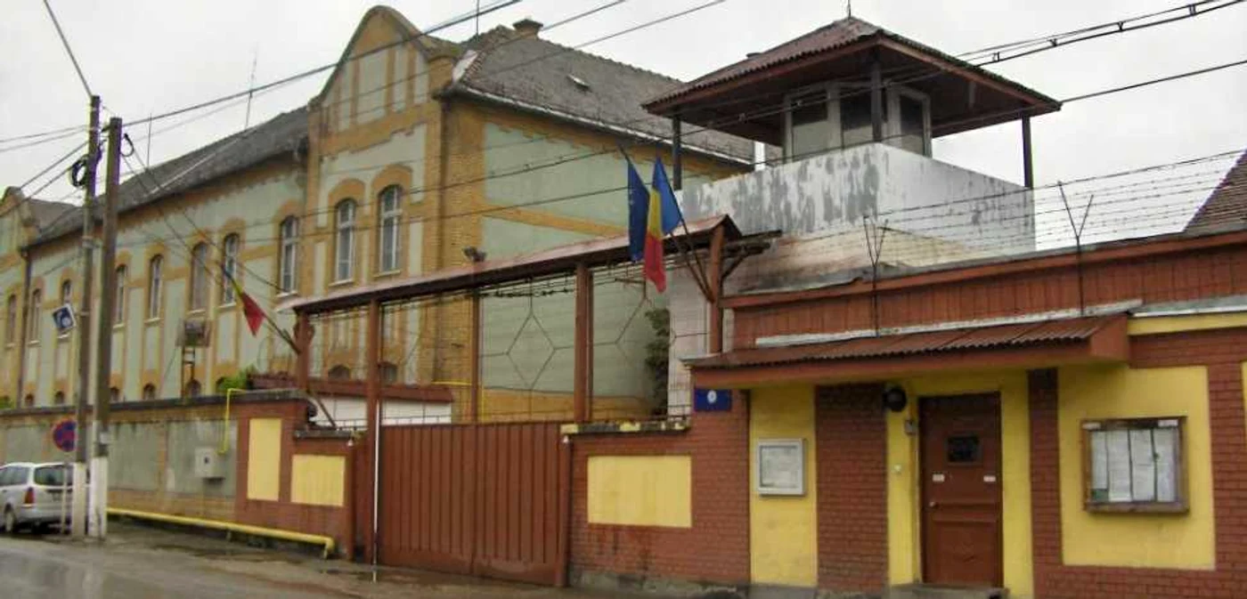 Intrarea principală în Penitenciarul Aiud
