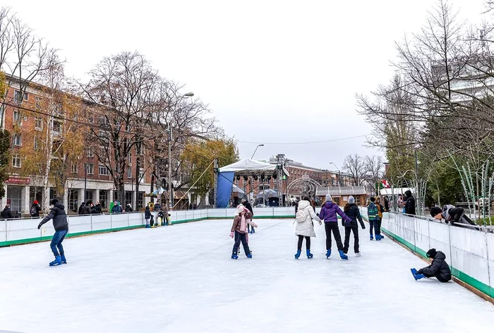 Patinoar amenajat în centrul Galațiului FOTO: Primăria Galați