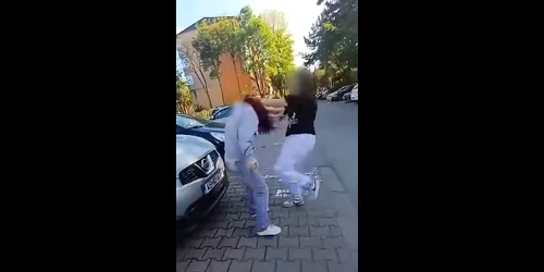 tânără bătută de o minoră Foto Captură video ziarul Unirea jpg