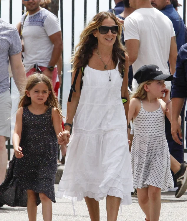 Sarah Jessica Parker & Matthew Broderick Take Their Kids To Tibidabo Amusement Park jpeg