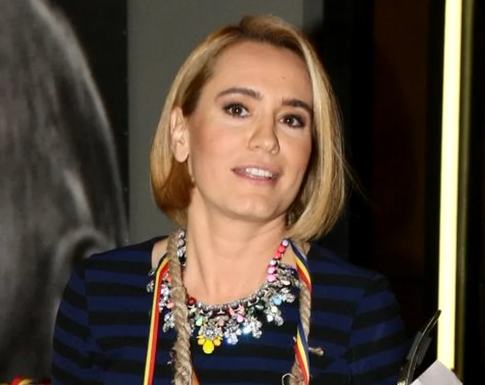 Andreea Esca, strălucitoare în orice ipostazăFoto: Alex Muscaliu