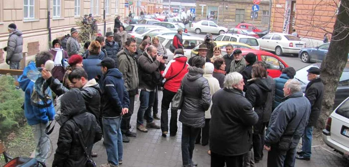 Reprezentanţii Societăţii Timişoara au protestat în faţa Tribunalului