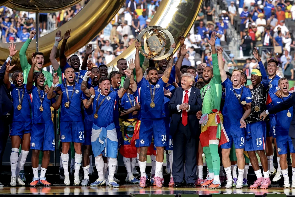 Donald Trump s-a pozat alături de fotbaliștii lui Chelsea Londra (Foto: EPAImages)