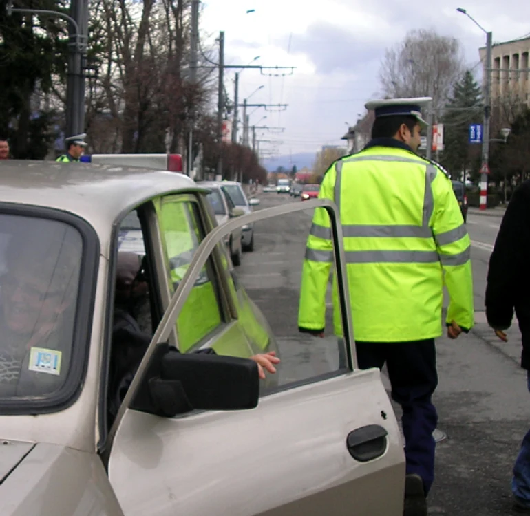 Târgu-Jiu: Poliţist, trimis în judecată pentru falsuri şi abuz în serviciu