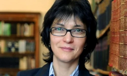 Viețile paralele ale lui Mihai Eminescu  La 163 de ani de la naştere, poetul a devenit personaj literar de roman jpeg