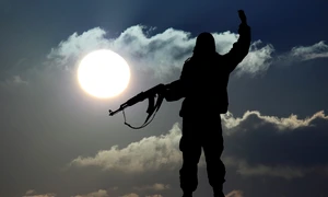 militii soldat orientul mijlociu apus arma terorist foto shutterstock