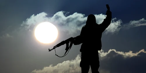 militii soldat orientul mijlociu apus arma terorist foto shutterstock