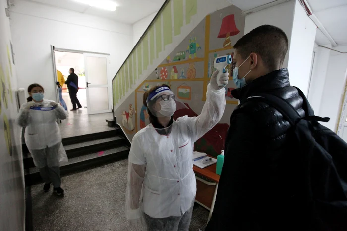 Elevii depistați cu temperatură mare nu vor fi acceptați la examen