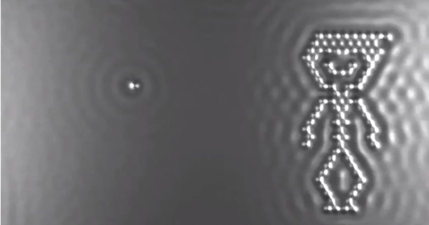 Fiecare cadru din film a fost făcut prin mutarea individuală a atomilor
