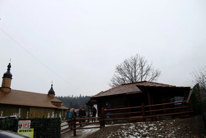 Monumentul a fost strămutat lângă o biserică FOTO DJC Neamț