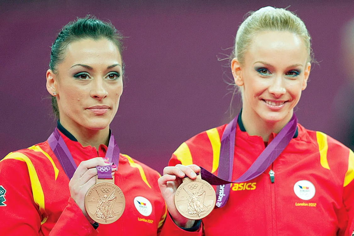 
    Silvia Zarzu a ratat la paralele, la fel ca și colegele eiFoto: AP  