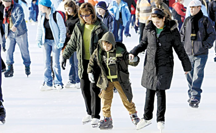 Se deschide patinoarul artificial din Deva