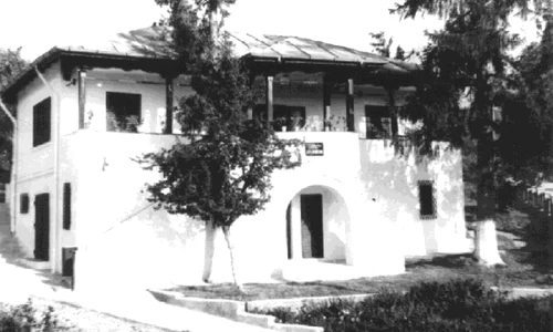 Reţetă românească de omorât muzeele: Brukenthal, închis de sărăcie, Muzeul Ţării Crişurilor, evacuat de Biserica Romano Catolică, cel de Artă Braşov, "executat" de Biserica Evanghelică gif