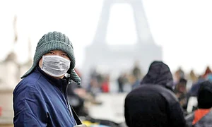 4 5 3col coronavirus mask paris jpeg